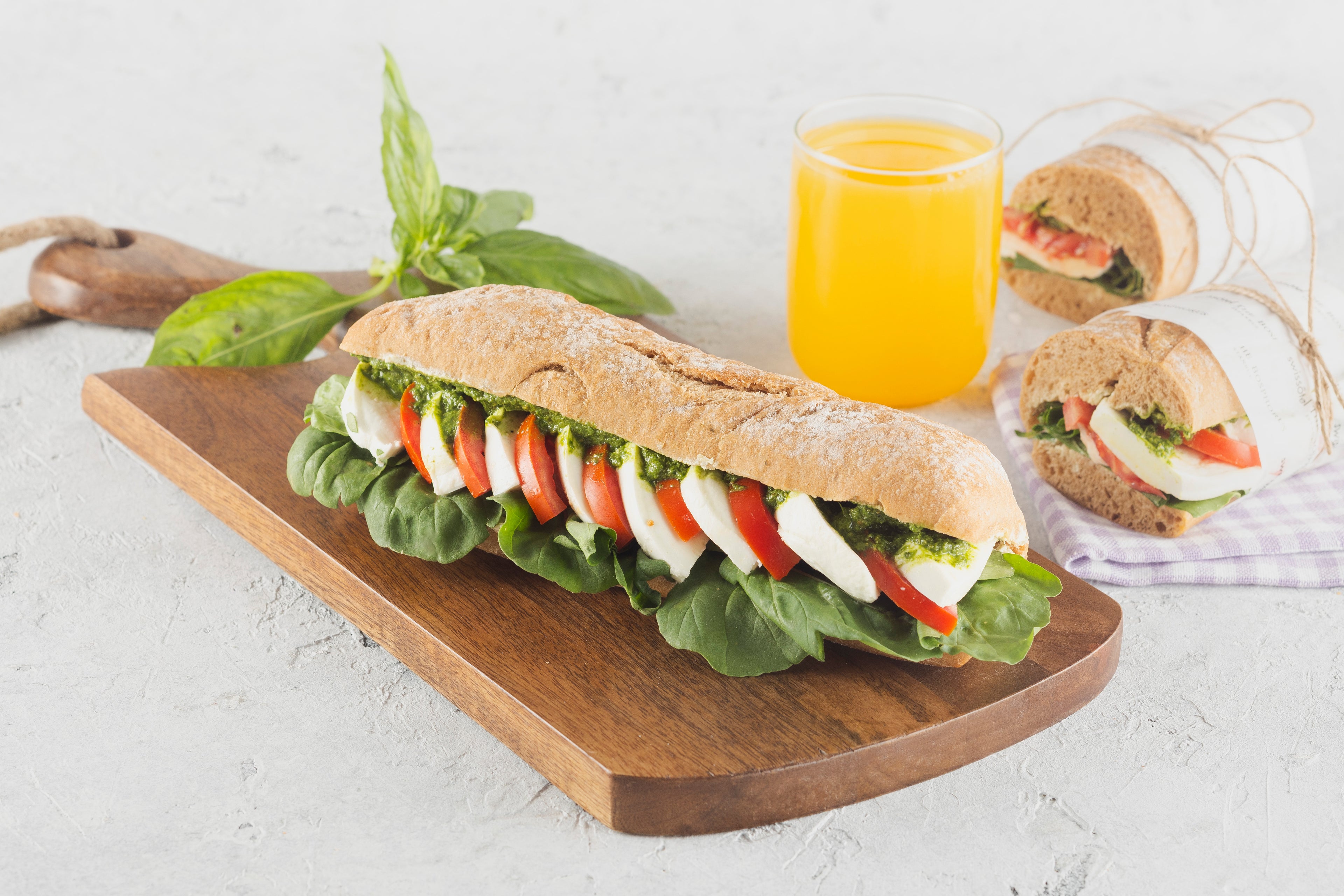 Mozzarella & Pesto Sandviç