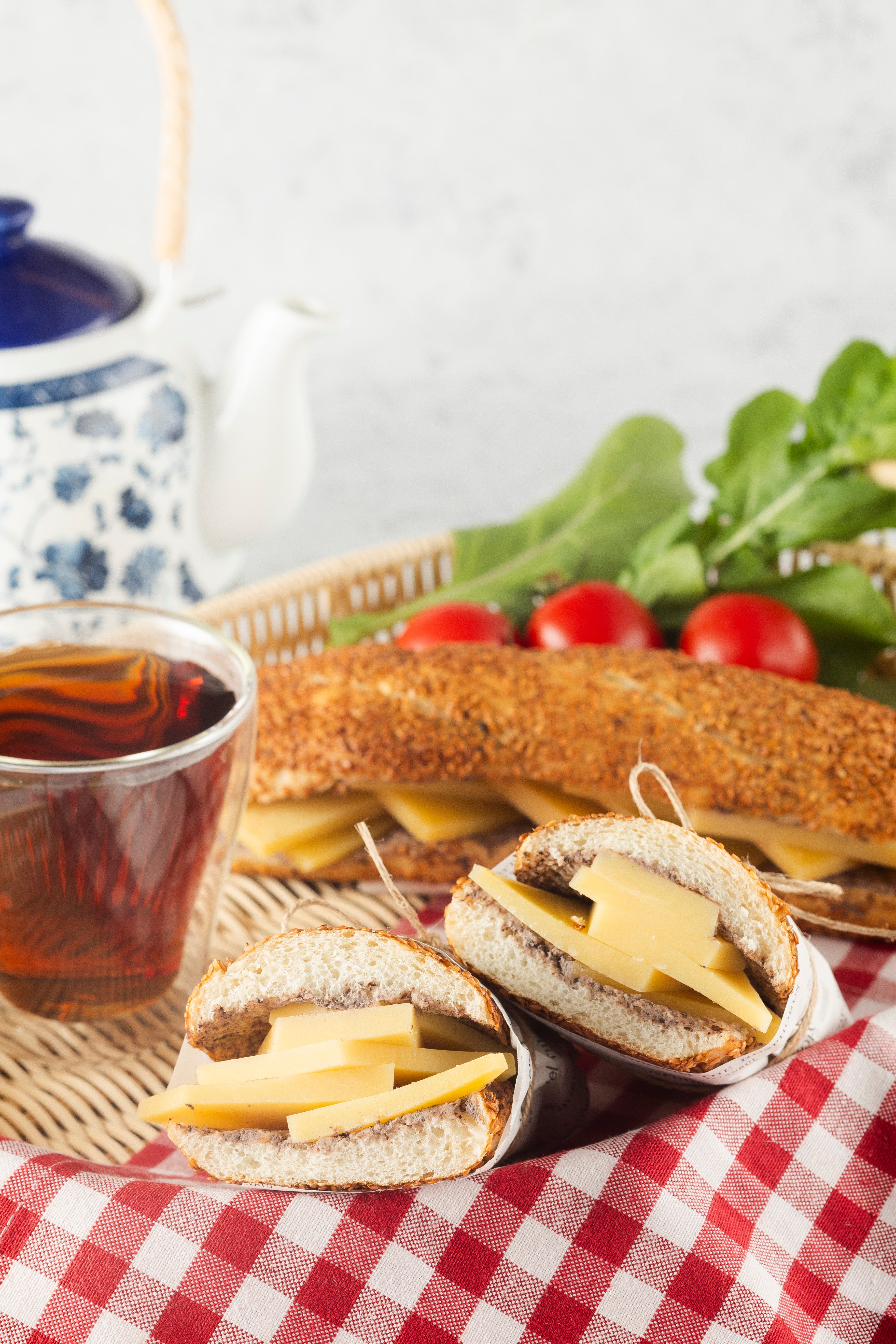 Eski Kaşar Peynirli Simit Sandviç